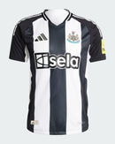 Camiseta Newcastle United - 2024-25 - Newcastle - Fútbol - Premier League - Blanco - Negro - Adidas - Diseño - Temporada - Camiseta titular - Club - Estadio - Jugadores - Moda - Estilo - Comprar - Camisetas de fútbol - Venta - Última colección - Moda deportiva