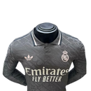 Real Madrid III 24/25 hombre gris manga larga versión jugador - Real Madrid - 24/25 - Hombre - Gris - Manga larga - Versión jugador - Fútbol - Equipamiento deportivo - Estilo.