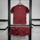 Roma I 24/25 conjunto infantil vino - Roma - 24/25 - Conjunto infantil - Vino - Fútbol - Equipamiento deportivo - Niños - Estilo.